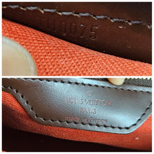 Load image into Gallery viewer, Authentic Damier Ebene Chelsea