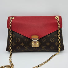 Load image into Gallery viewer, Authentic Monogram Pallas Chain