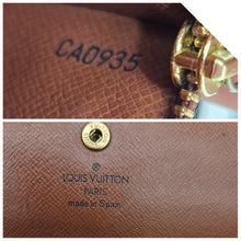 Load image into Gallery viewer, Authentic Sarah Wallet Vintage