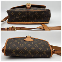Load image into Gallery viewer, Authentic Monogram Sologne
