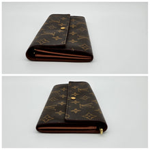 Load image into Gallery viewer, Authentic Sarah Wallet Vintage
