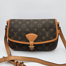 Load image into Gallery viewer, Authentic Monogram Sologne
